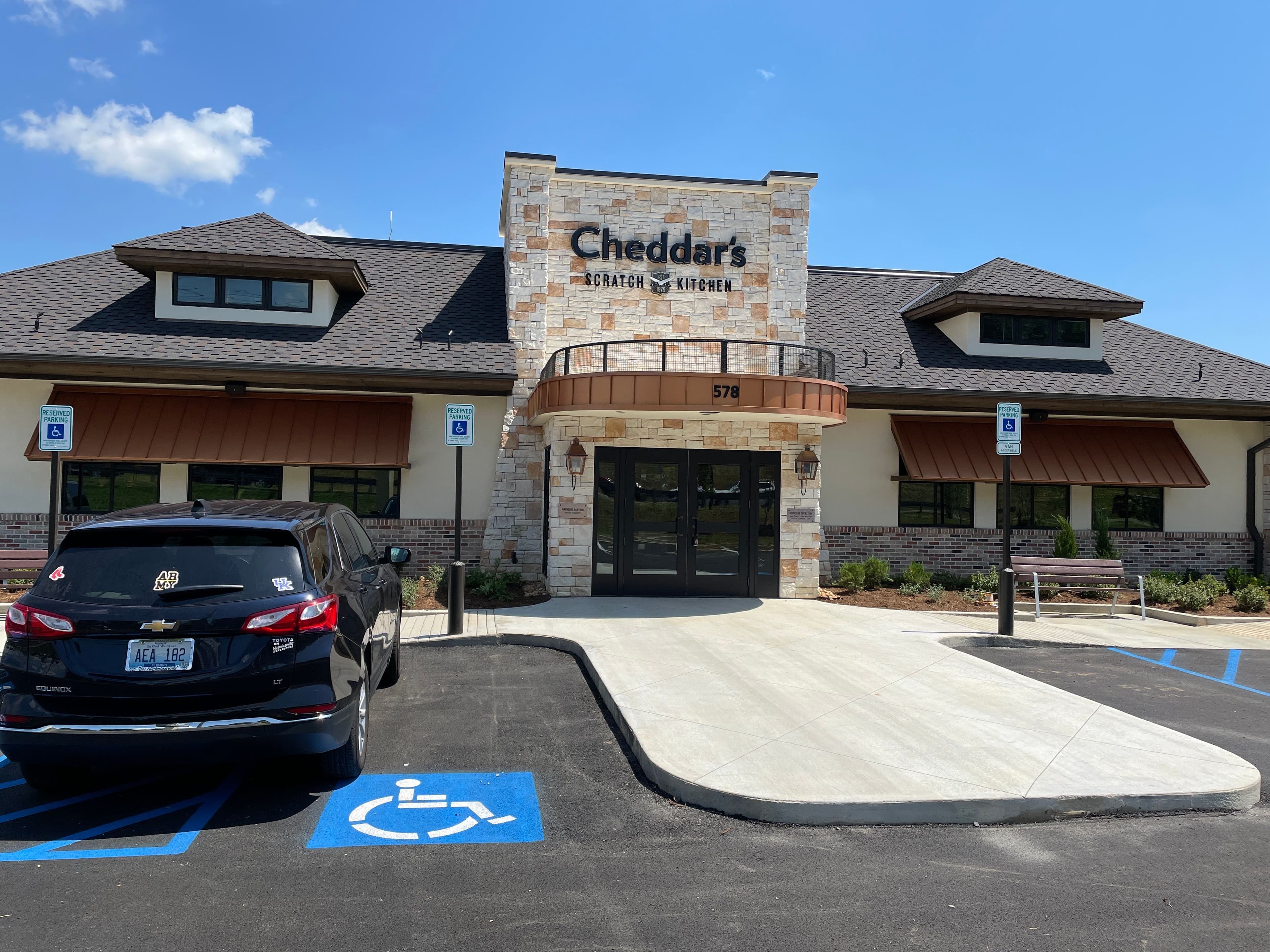 Exterior view of a Cheddar's restaurant located in Cleveland, TN.