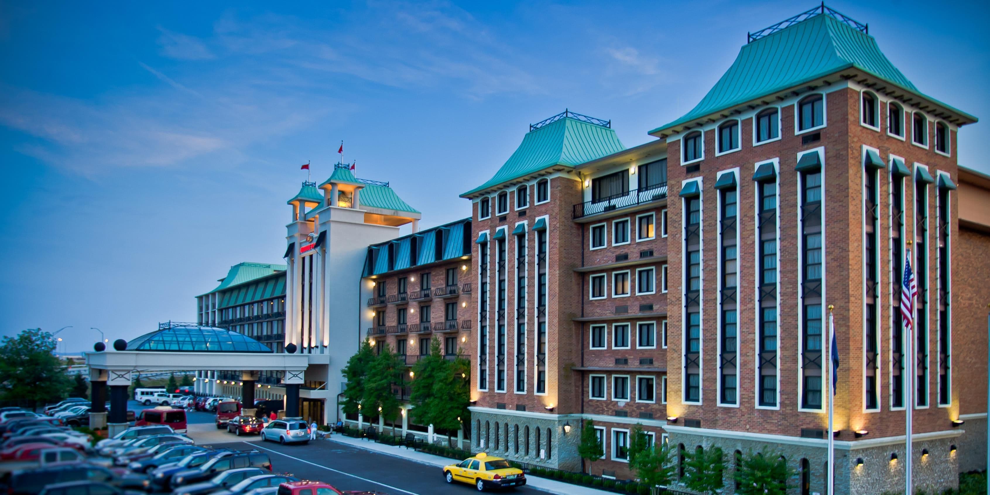 Exterior view of Crowne Plaza in Louisville, KY